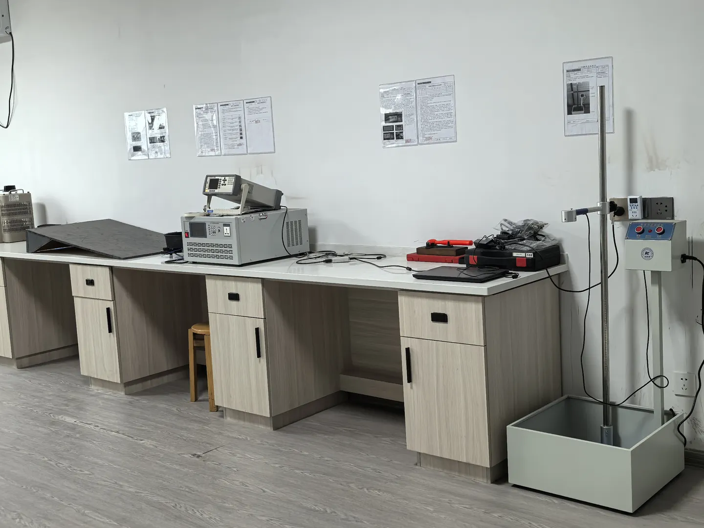 Laboratory workbench and existing inspection equipment